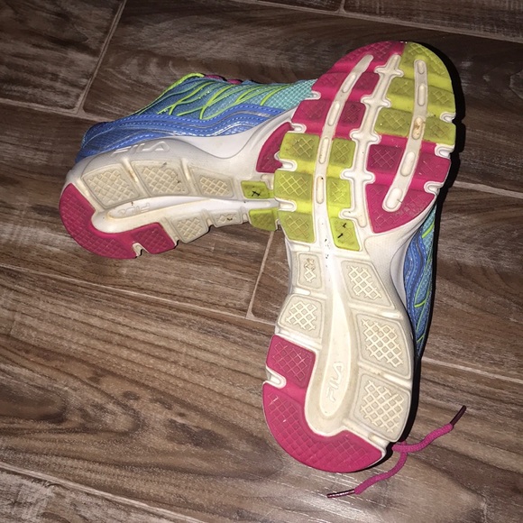 Fila Girls Tennis Shoes Sz 4 ✅ - Picture 4 of 4